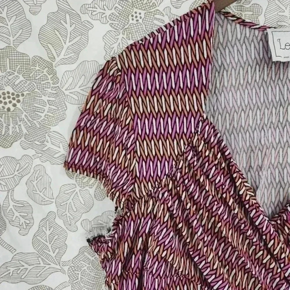 Leota Wrap Cap Sleeve Printed Women's Knee Dress Stretched 4X - Picture 3 of 9